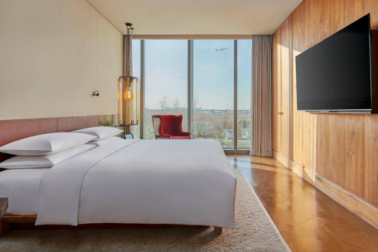 Mumian Beijing Daxing International Airport, Part Of Hyatt Otel Dış mekan fotoğraf A guest room at the hotel